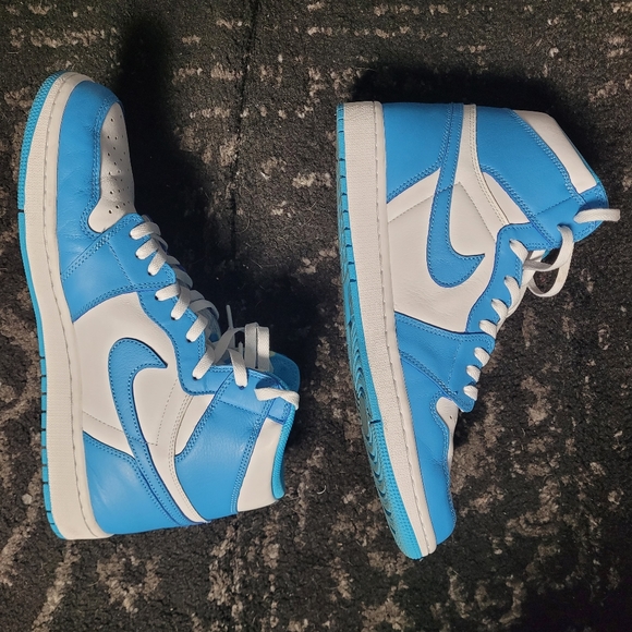 Air Jordan 1 UNC - Picture 3 of 5